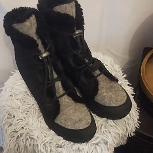 Sorel Black and Gray Winter Boots